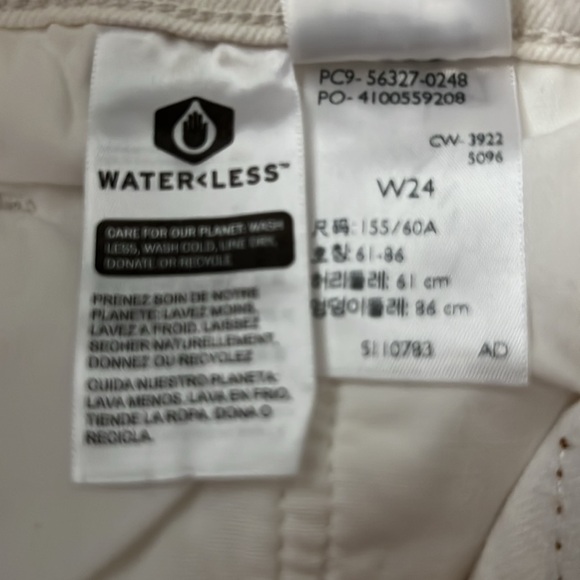 Levi’s shorts in white, size 24 - Picture 3 of 5